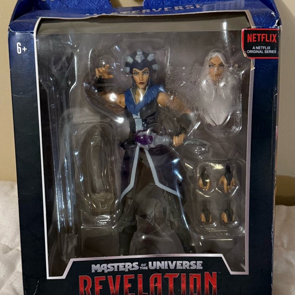 Masters of the Universe Revelation Evil-Lyn Action Figure